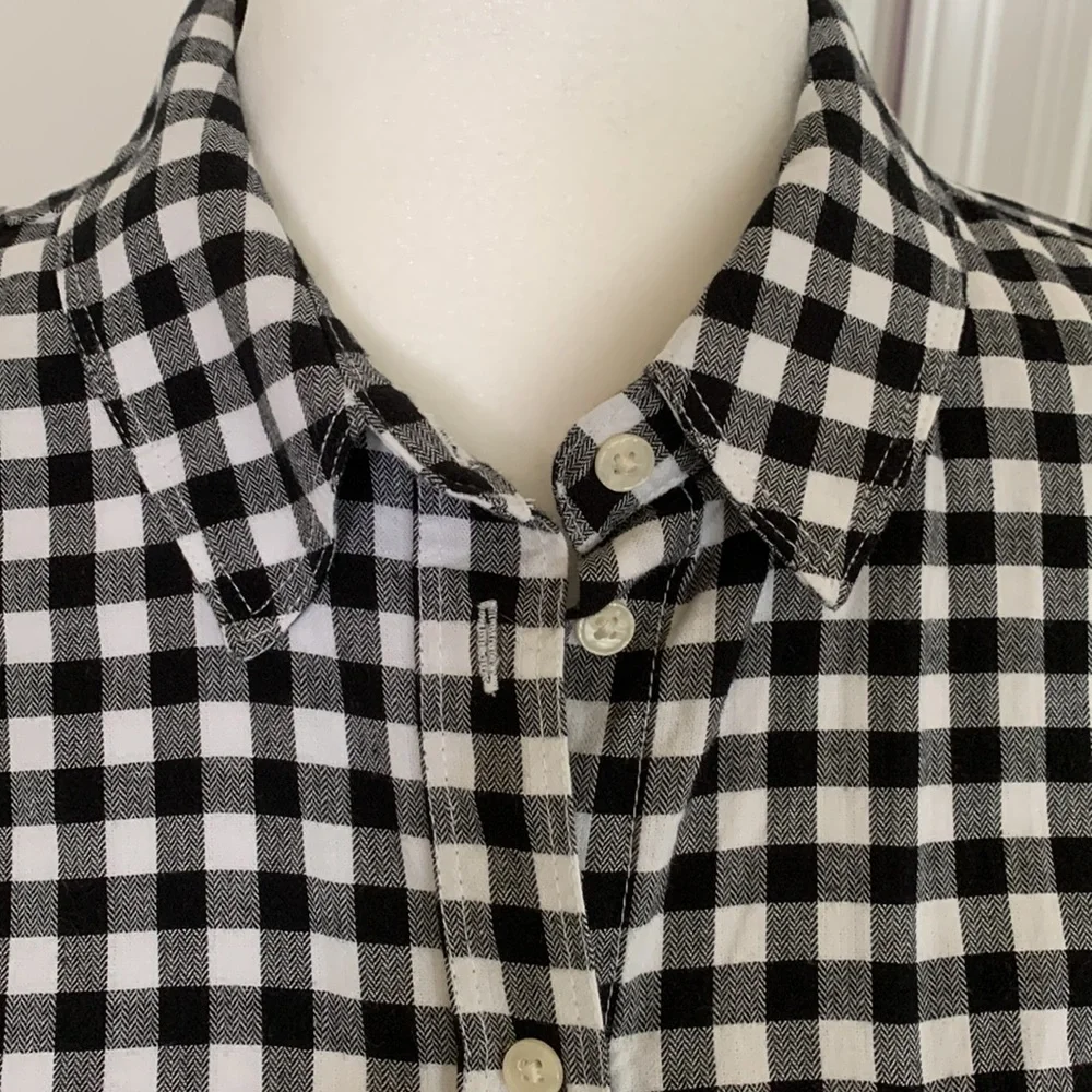 EUC.  Banana republic plaid shirt - Picture 2 of 4